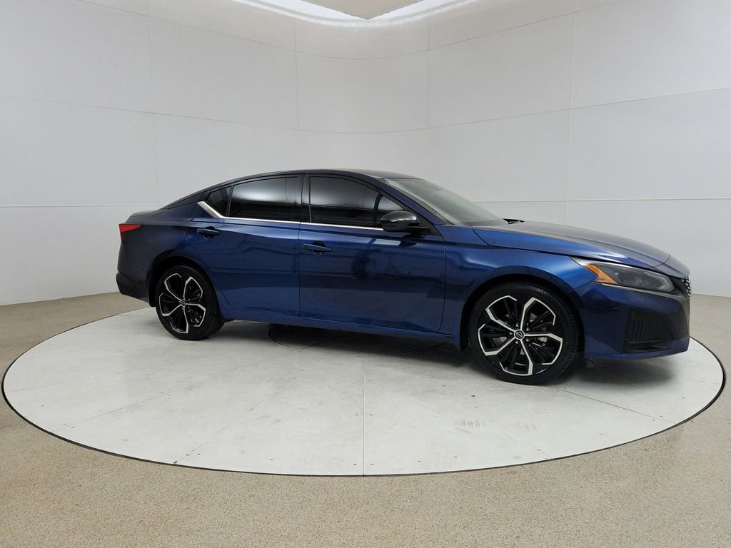 Used 2024 Nissan Altima 2.5 SR w/ SR Premium Package AWD/4WD image 8