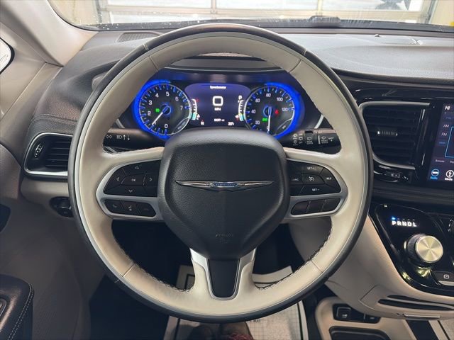 Certified 2019 Chrysler Pacifica Limited w/ Tire & Wheel Group image 16