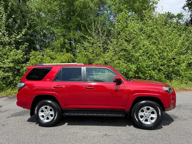 Used 2020 Toyota 4Runner SR5 AWD/4WD image 5