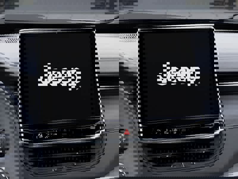 New 2025 Jeep Compass Latitude w/ Sun & Sound Group image 18