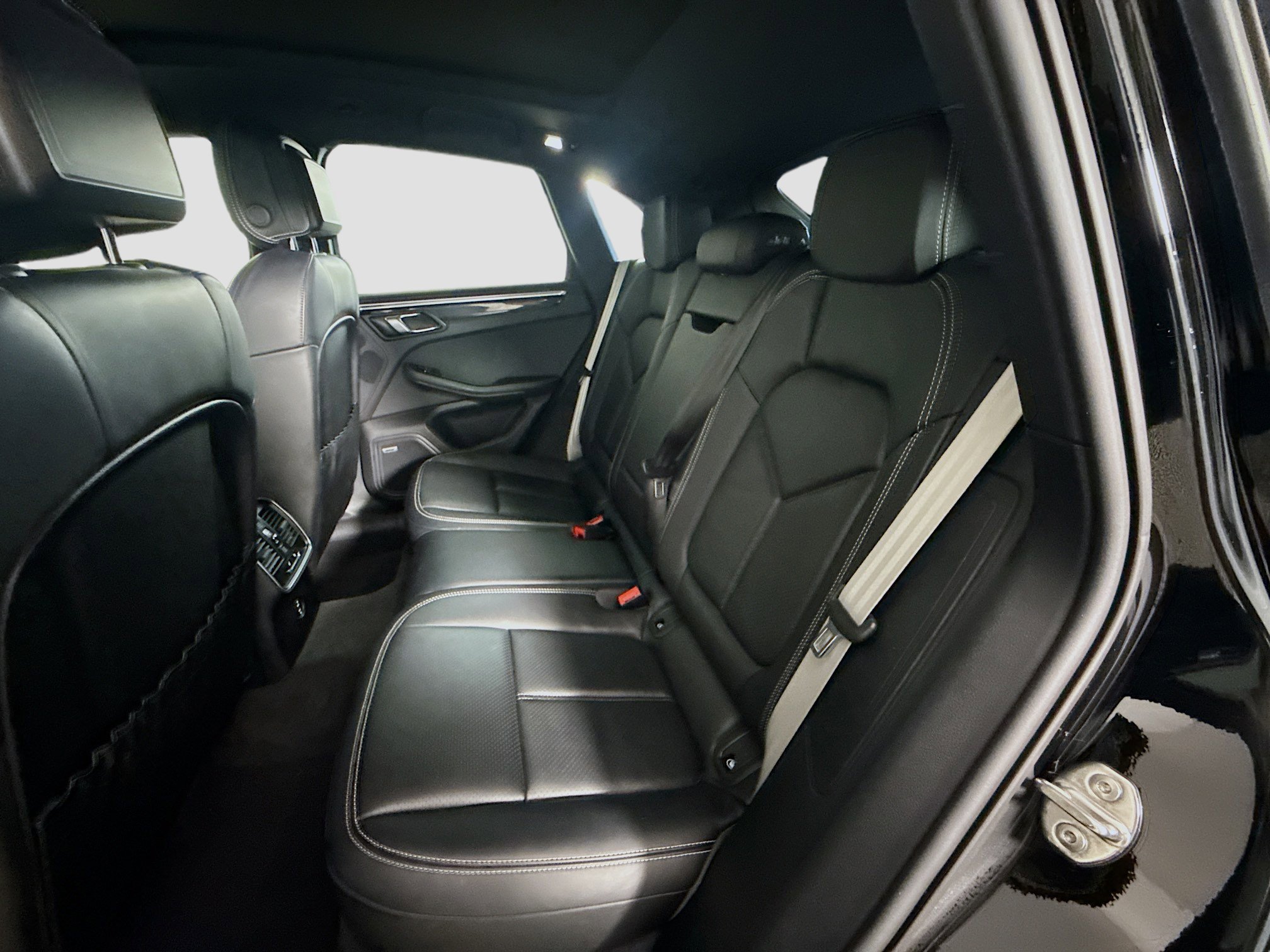 Used 2024 Porsche Macan Turbo w/ Premium Plus Package image 24