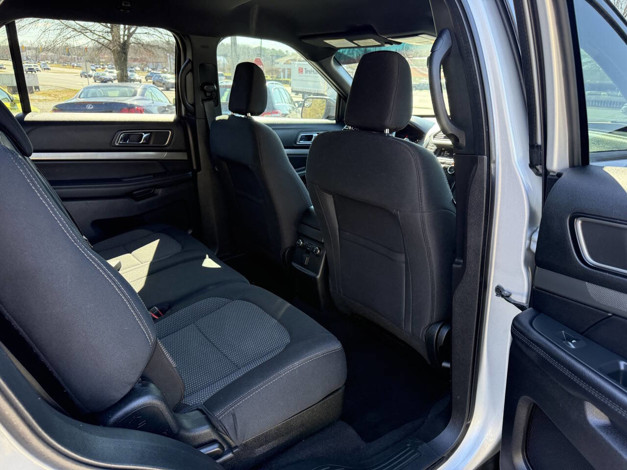 Used 2019 Ford Explorer XLT image 16