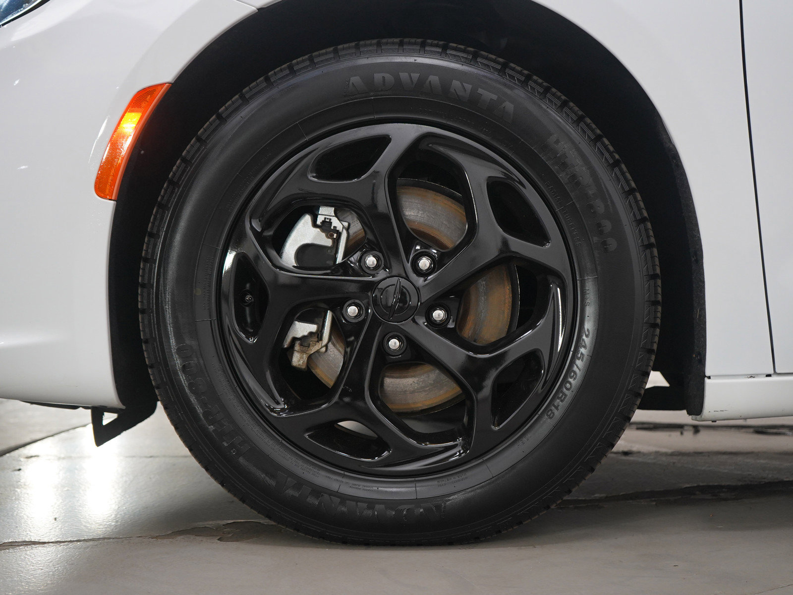 Used 2024 Chrysler Pacifica Limited image 29