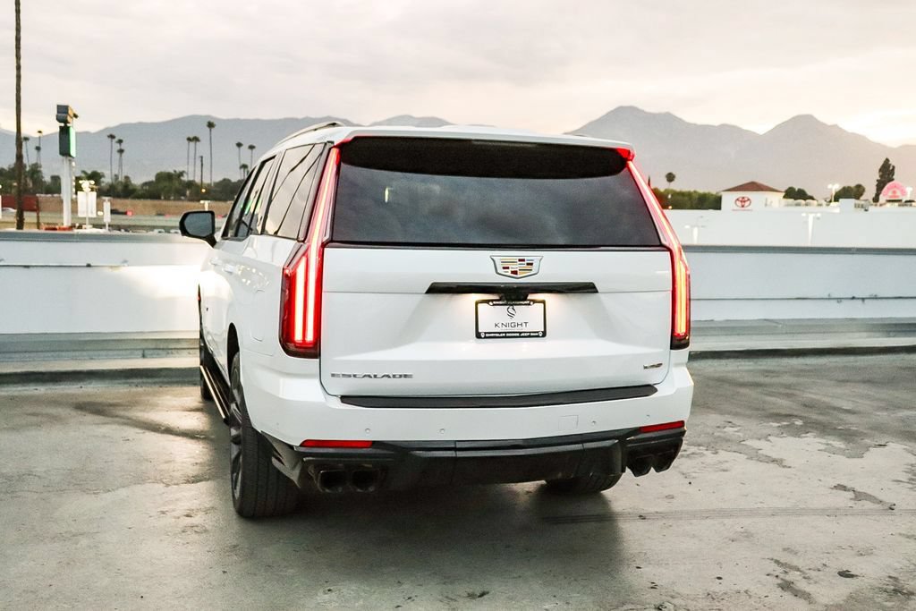 Used 2025 Cadillac Escalade V AWD/4WD image 7