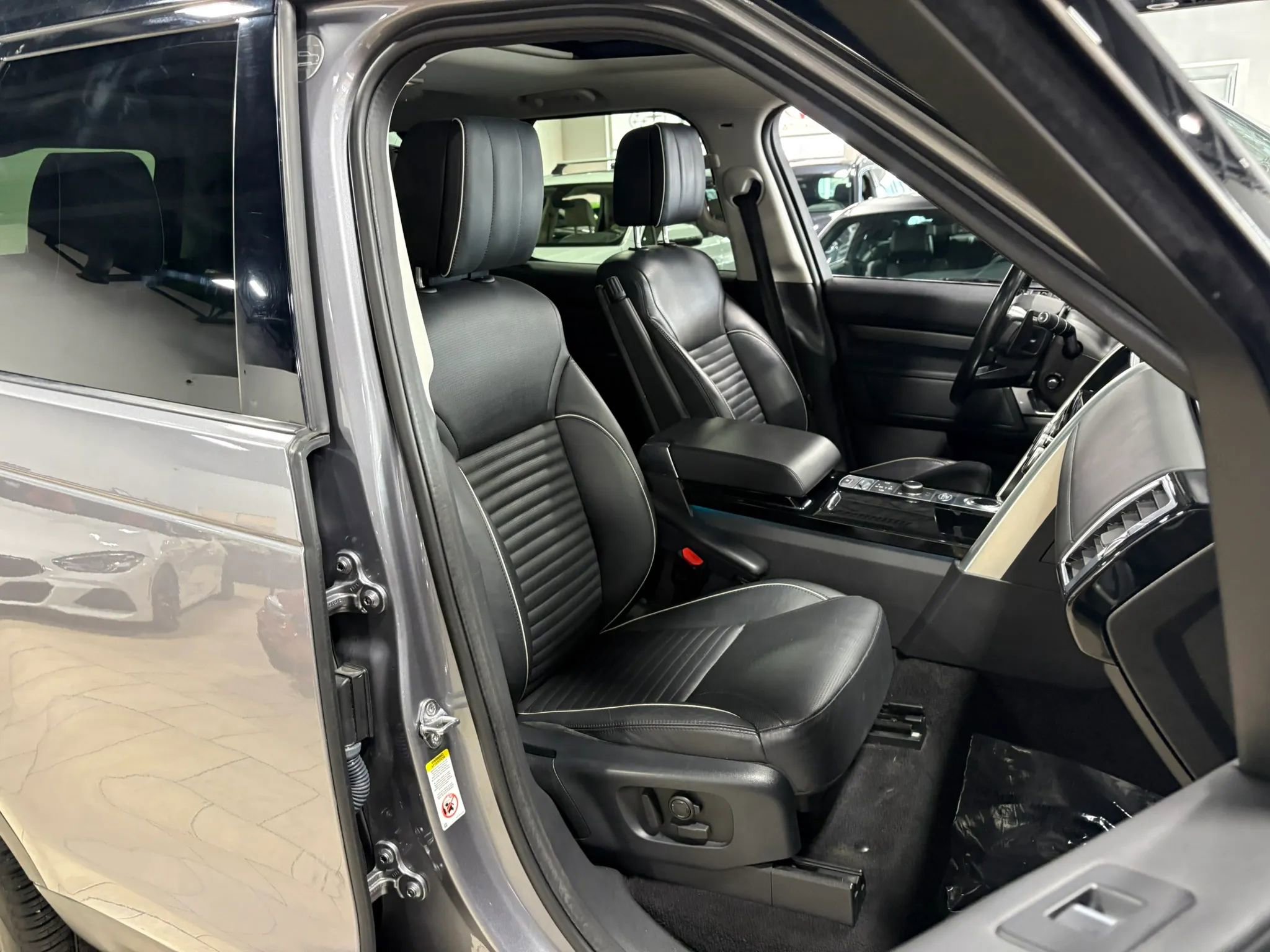 Used 2020 Land Rover Discovery HSE Luxury AWD/4WD image 10