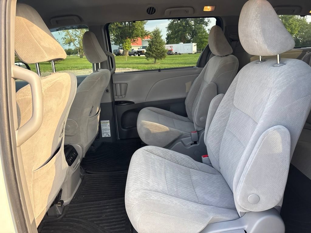 Used 2019 Toyota Sienna LE AWD/4WD image 14
