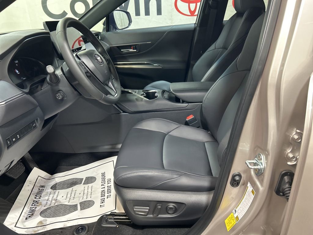 Used 2024 Toyota Venza LE image 23