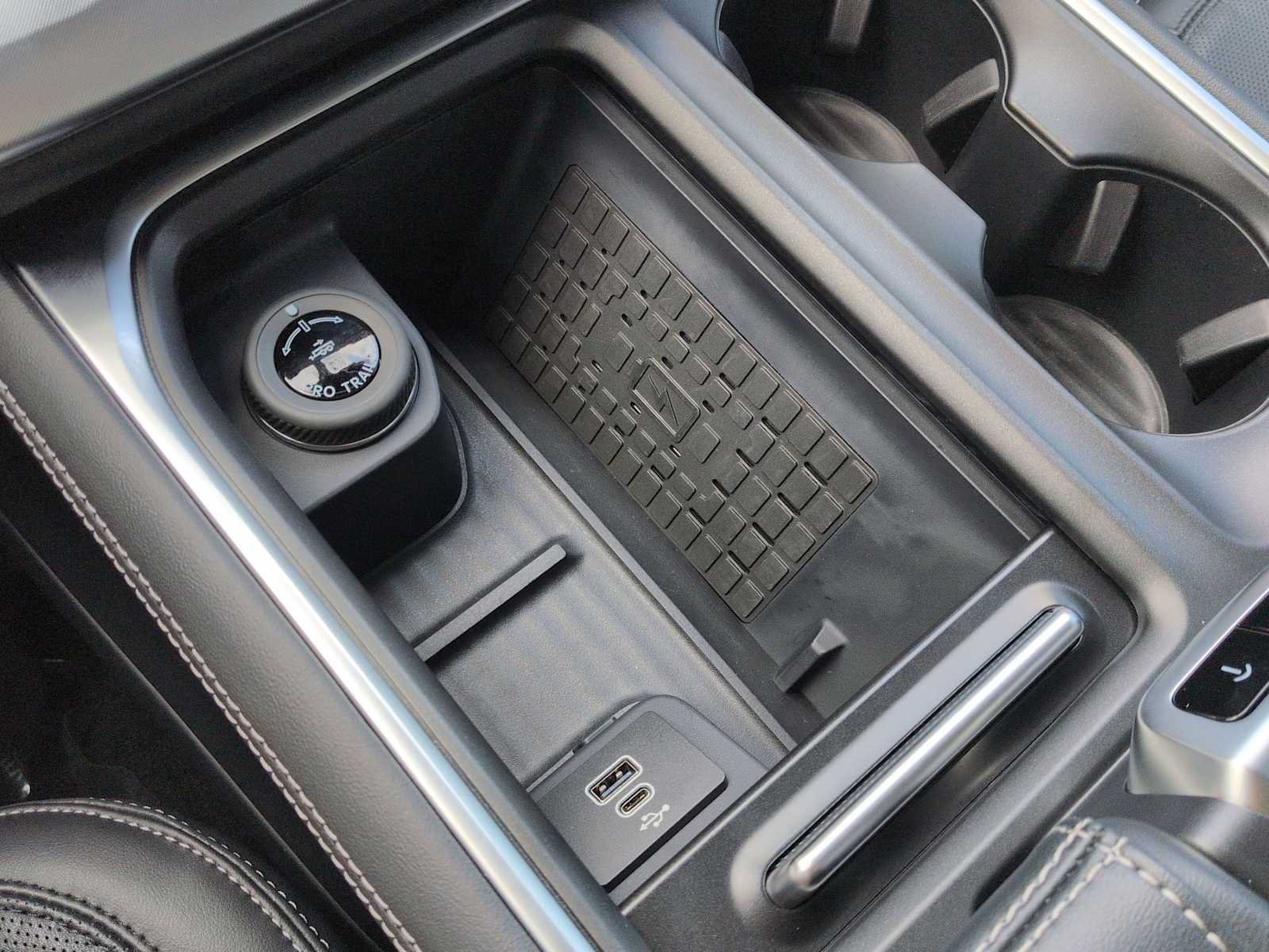Used 2025 Ford Expedition Platinum w/ Driver's Package AWD/4WD image 34