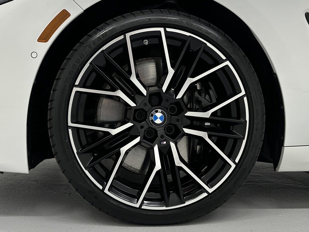 Used 2025 BMW M850i xDrive image 9