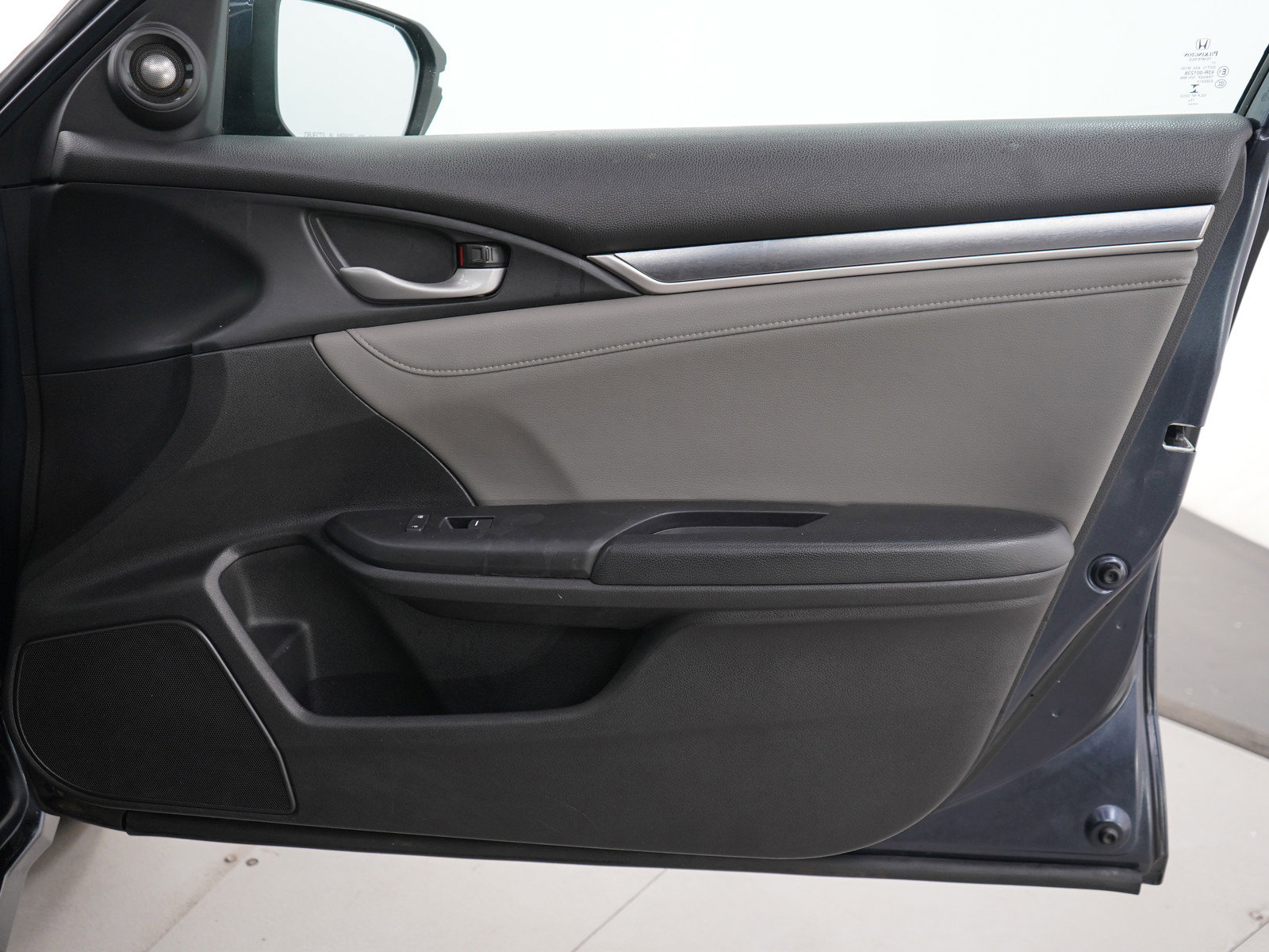 Used 2016 Honda Civic Touring image 9