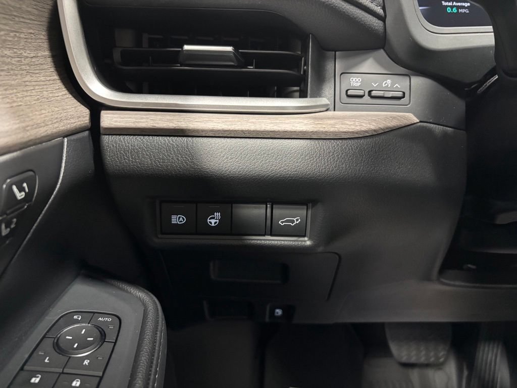 Used 2026 Toyota Grand Highlander AWD image 17