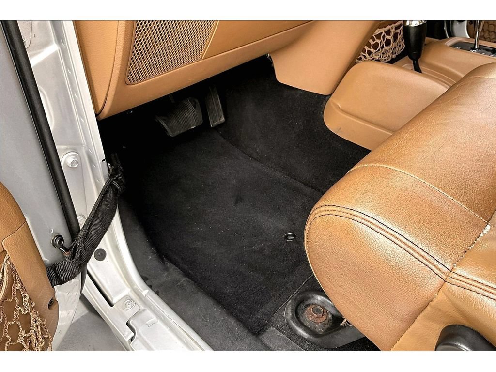 Used 2011 Jeep Wrangler Unlimited Sahara w/ Dual Top Group AWD/4WD image 29