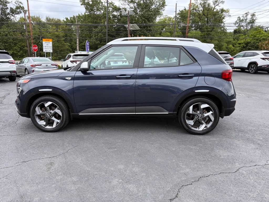 Used 2021 Hyundai Venue FWD image 4
