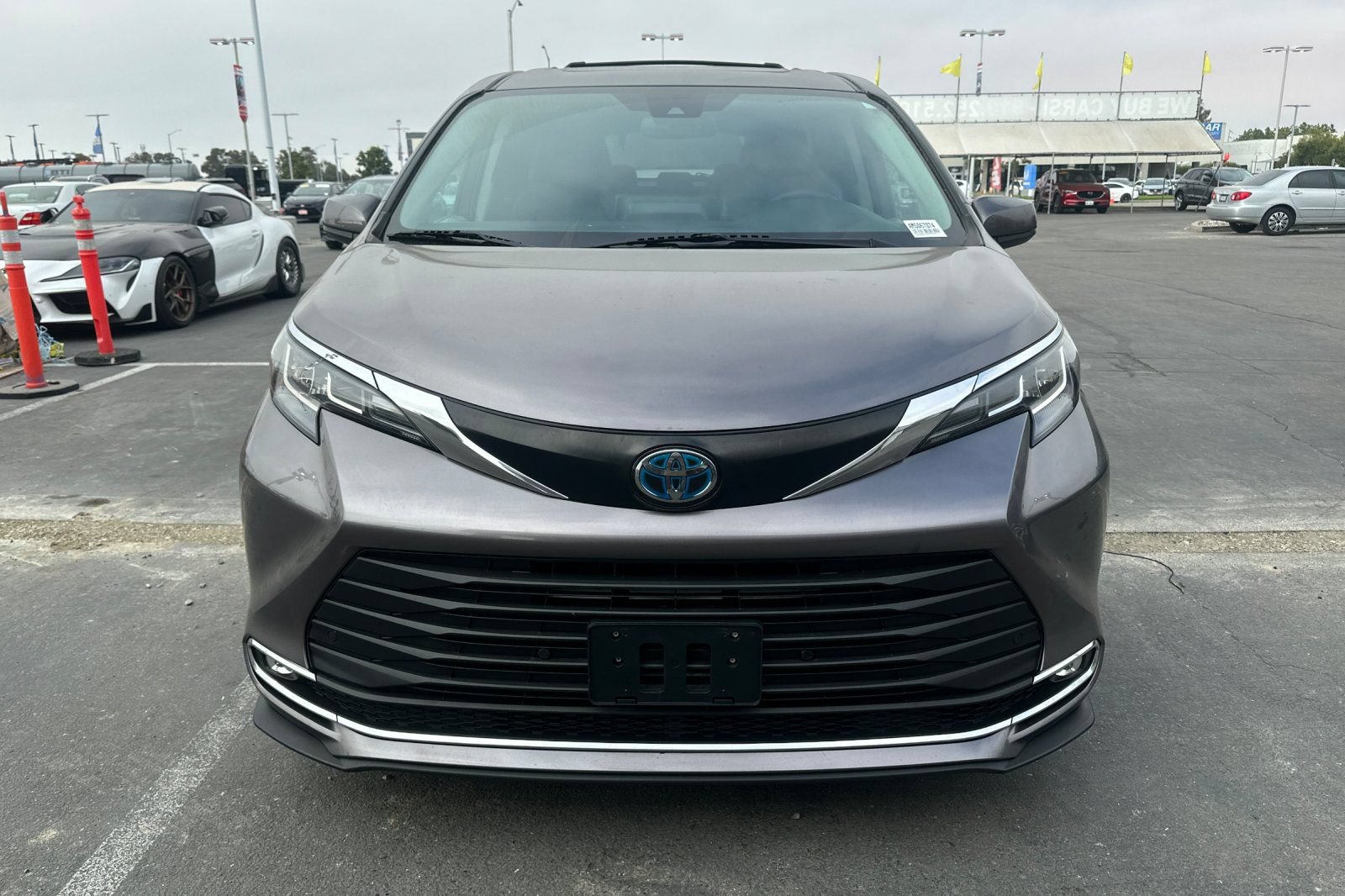 Certified 2021 Toyota Sienna XLE FWD image 3