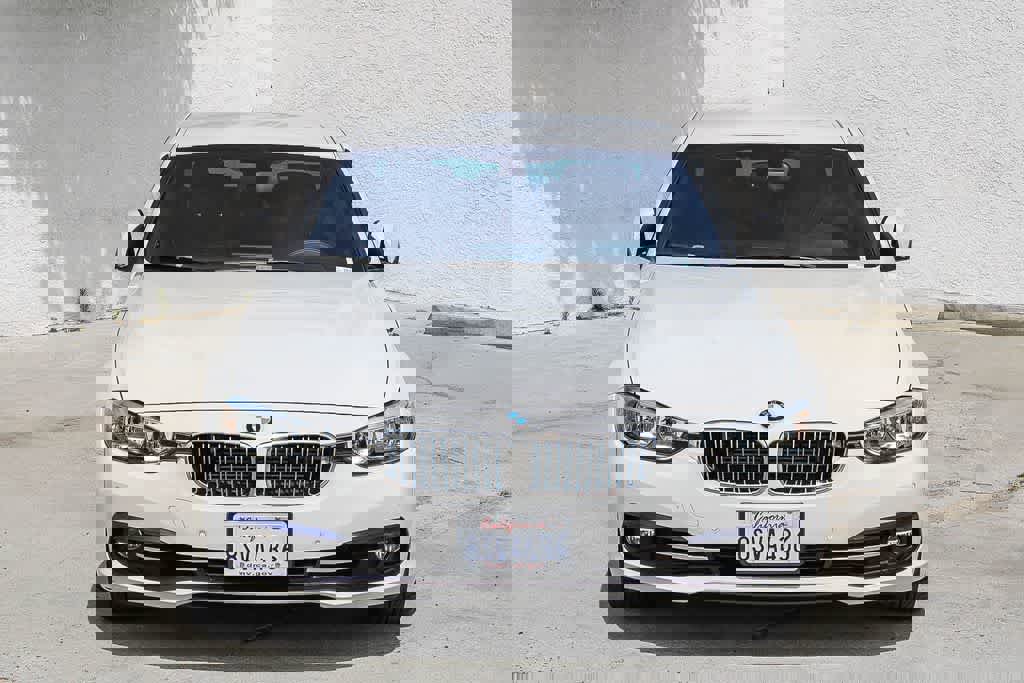 Used 2017 BMW 330e image 2