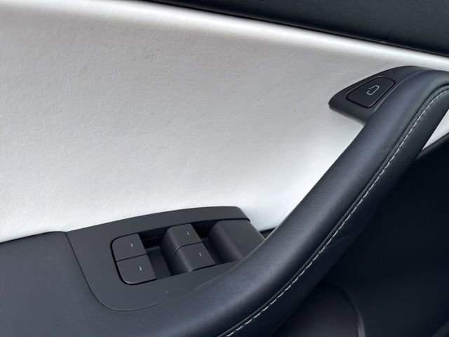 Used 2022 Tesla Model Y Performance image 16