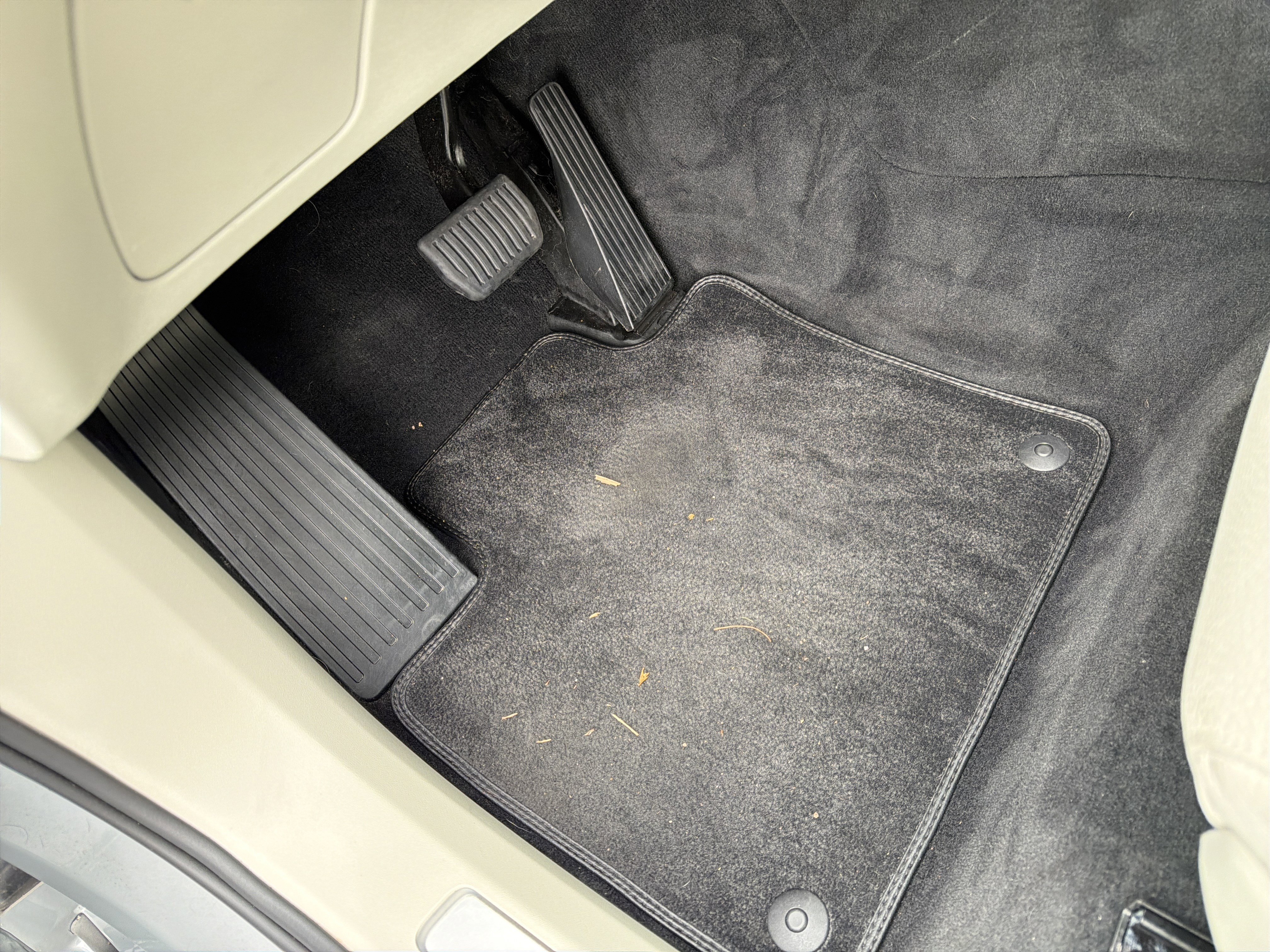 Certified 2024 Volvo XC90 T8 Plus w/ Protection Package Premier image 17