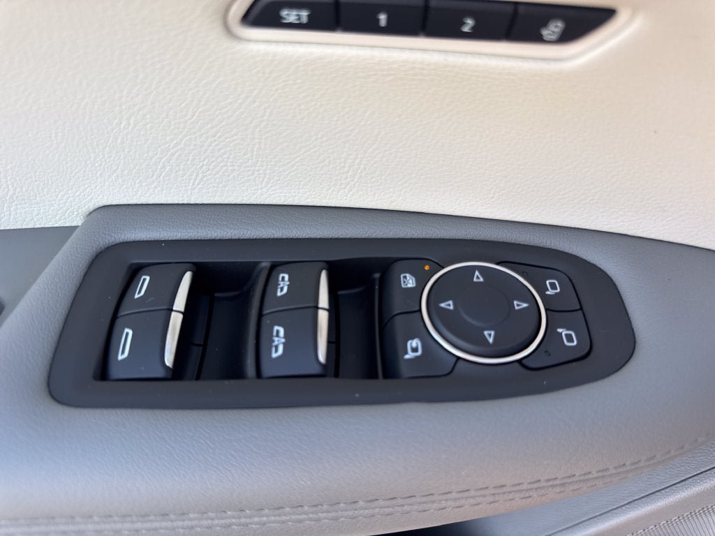 Certified 2024 Cadillac XT6 Premium Luxury w/ LPO, Floor Liner Package AWD/4WD image 23
