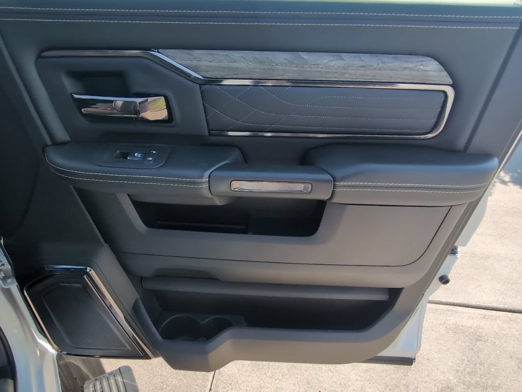 Used 2025 RAM 3500 Limited AWD/4WD image 31