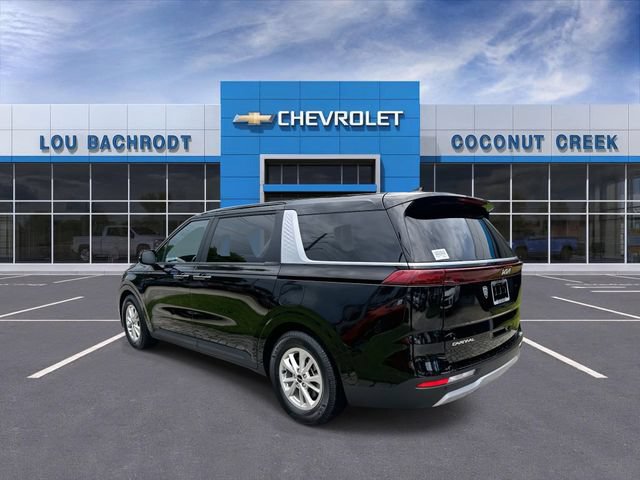 Used 2024 Kia Carnival LX FWD image 6