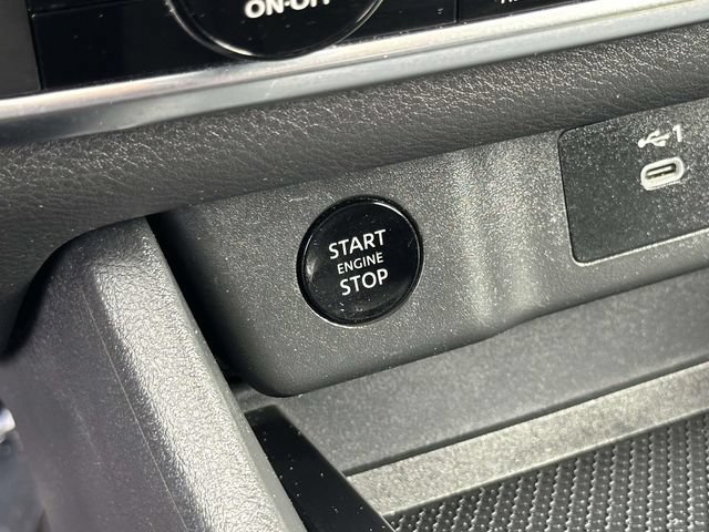 Used 2024 Nissan Rogue SV AWD/4WD image 3
