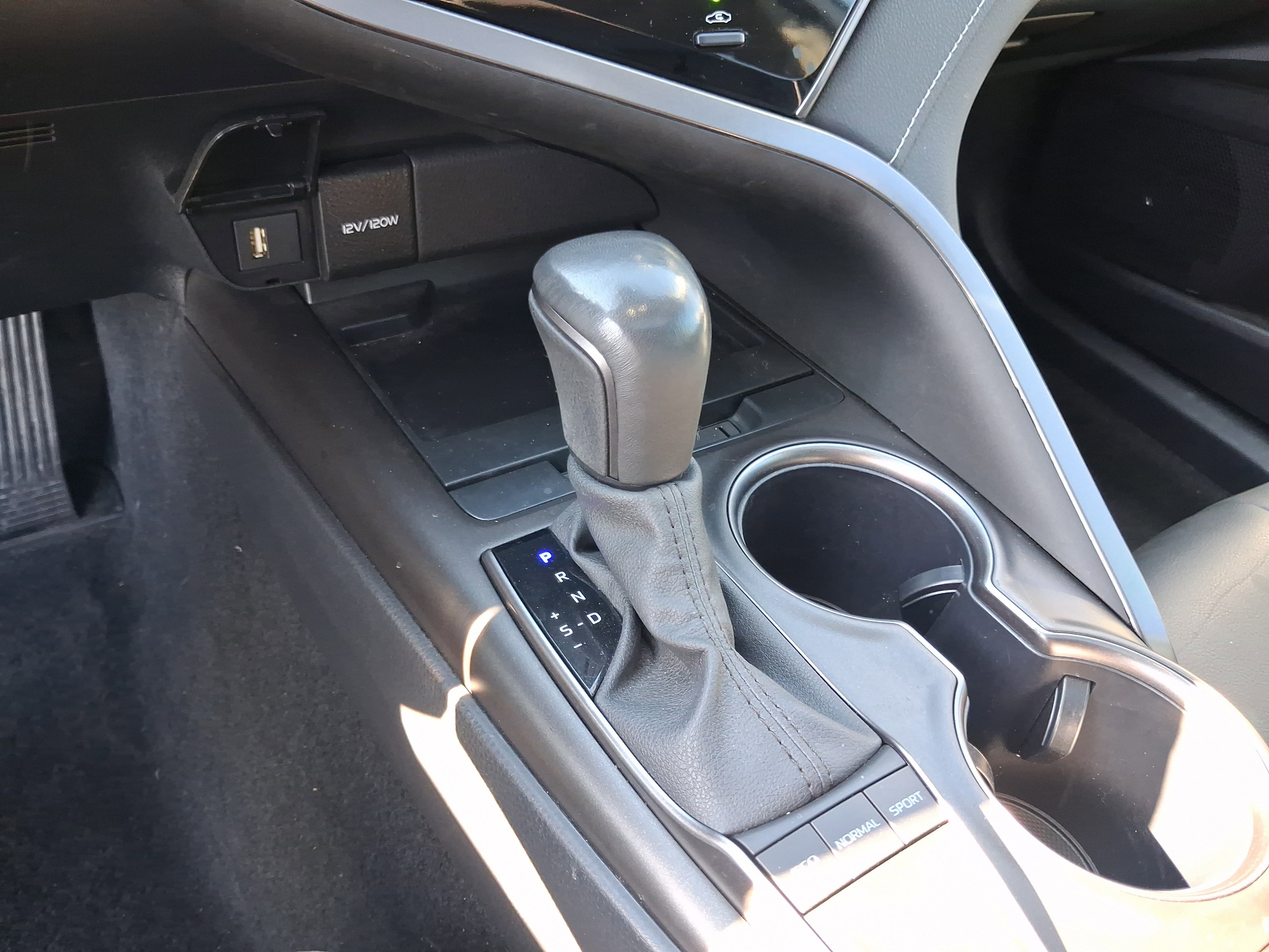 Used 2024 Toyota Camry SE w/ Cold Weather Package FWD image 26
