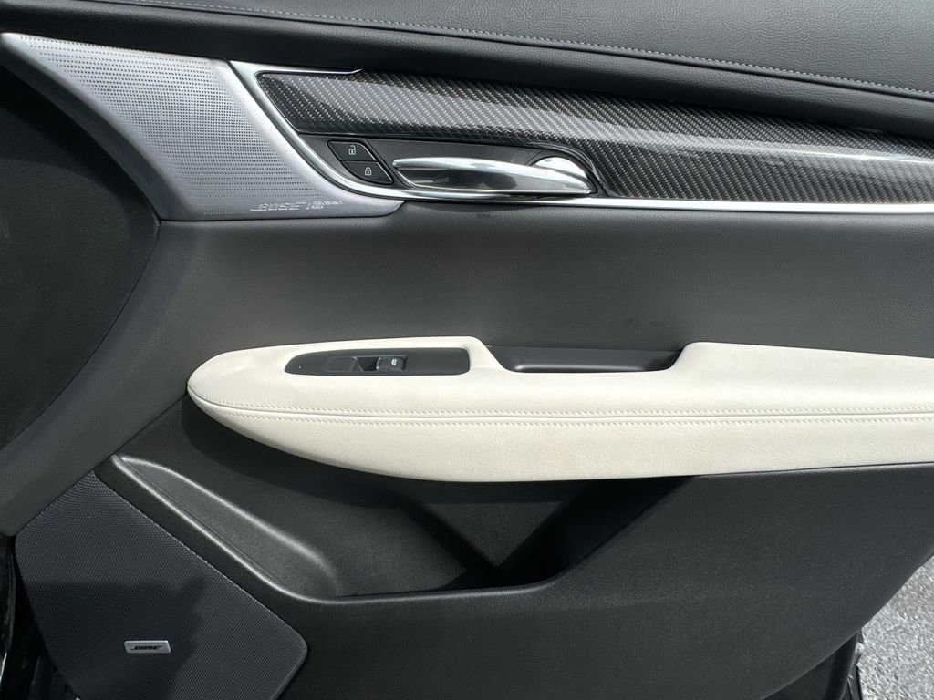 Used 2025 Cadillac XT6 Sport w/ Technology Package image 33