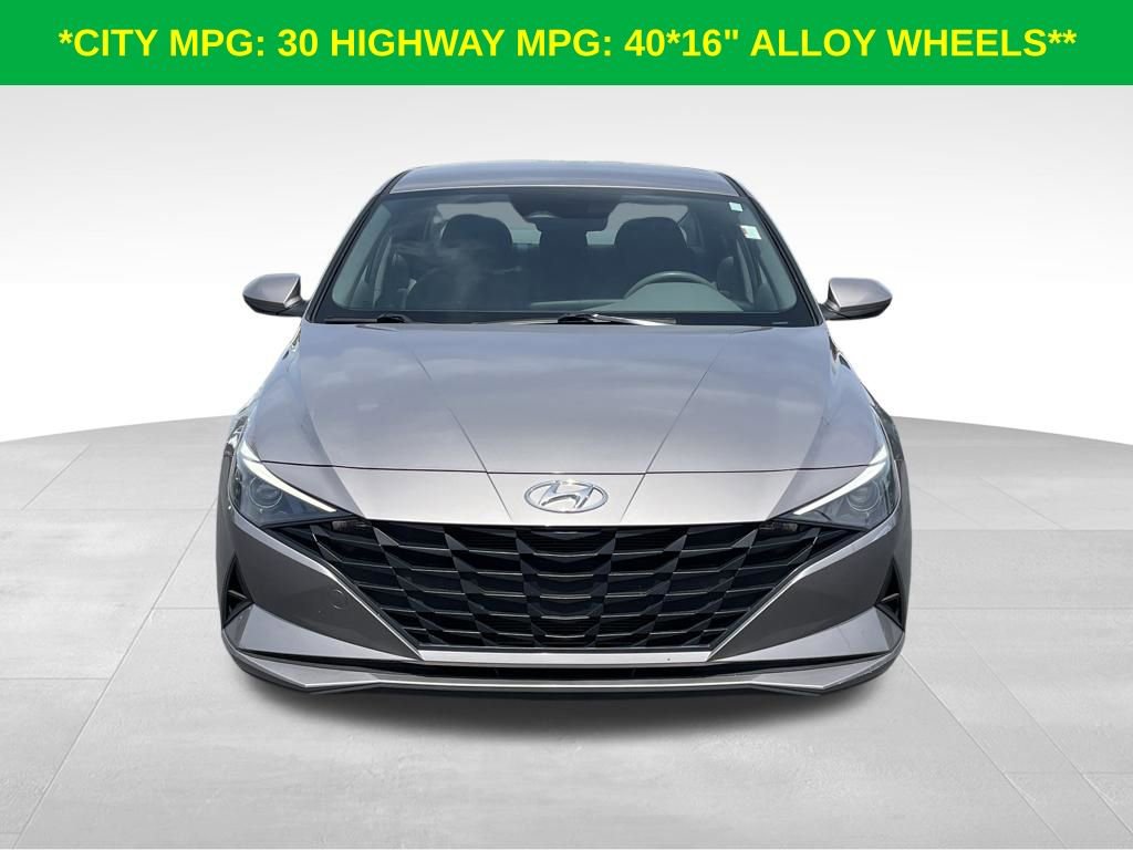 Used 2023 Hyundai Elantra SEL FWD image 2