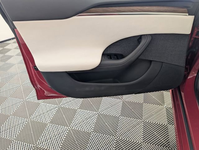 Used 2023 Tesla Model S Standard Range image 9