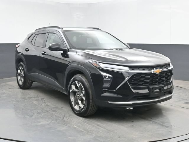 Used 2026 Chevrolet Trax LT w/ Driver Confidence Package FWD image 2