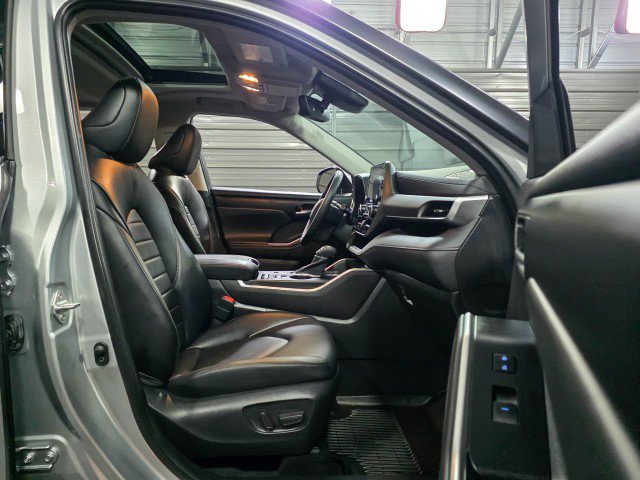 Used 2022 Toyota Highlander XLE image 14
