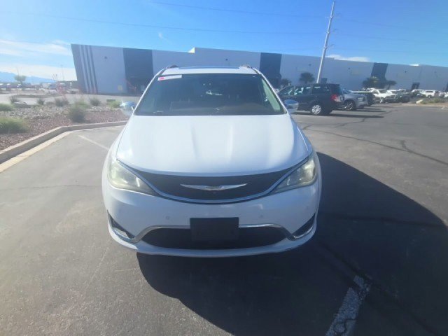 Used 2017 Chrysler Pacifica Limited FWD image 2