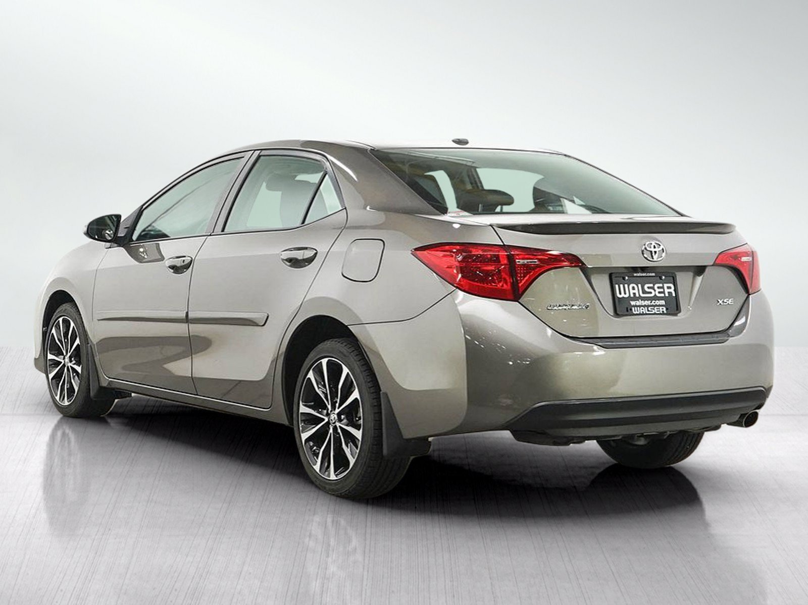 Used 2017 Toyota Corolla XSE FWD image 3