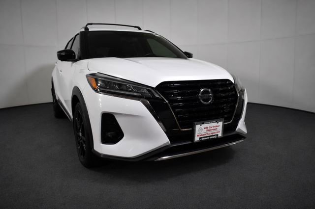 Used 2021 Nissan Kicks SR w/ SR Premium Package FWD image 3
