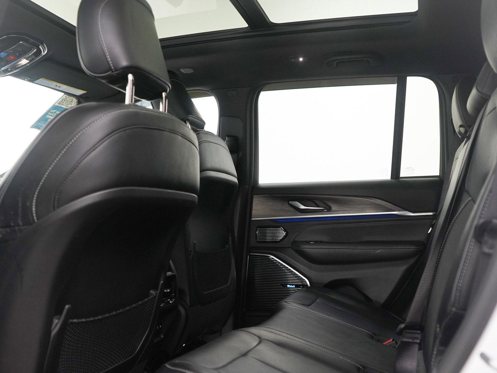Used 2023 Jeep Grand Cherokee Overland image 18
