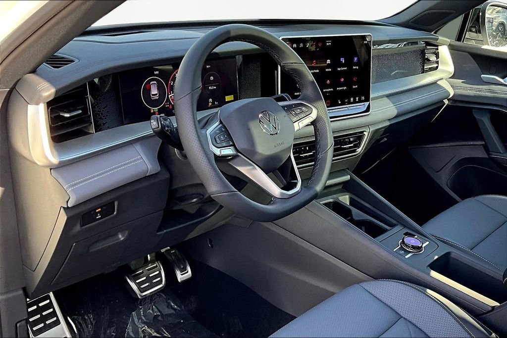 New 2026 Volkswagen Tiguan SE R-Line image 17