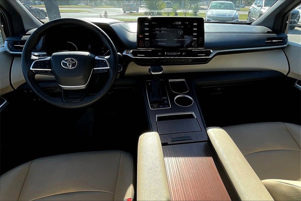 Used 2024 Toyota Sienna XLE image 14