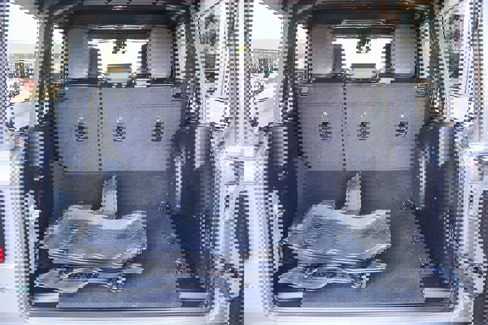 Used 2023 Jeep Wrangler Unlimited Rubicon 4xe w/ Safety Group image 25