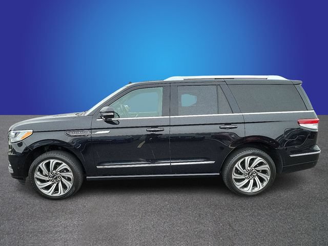 Used 2022 Lincoln Navigator Reserve AWD/4WD image 7