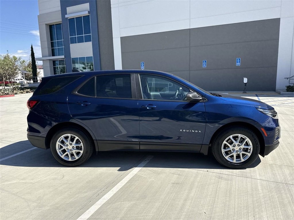 Used 2022 Chevrolet Equinox LS image 2