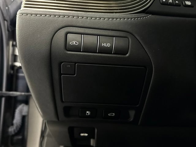 Used 2023 Lexus LS 500 w/ Interior Upgrade Package RWD image 27