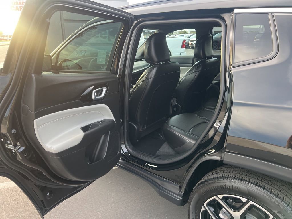 Used 2025 Jeep Compass Limited image 22