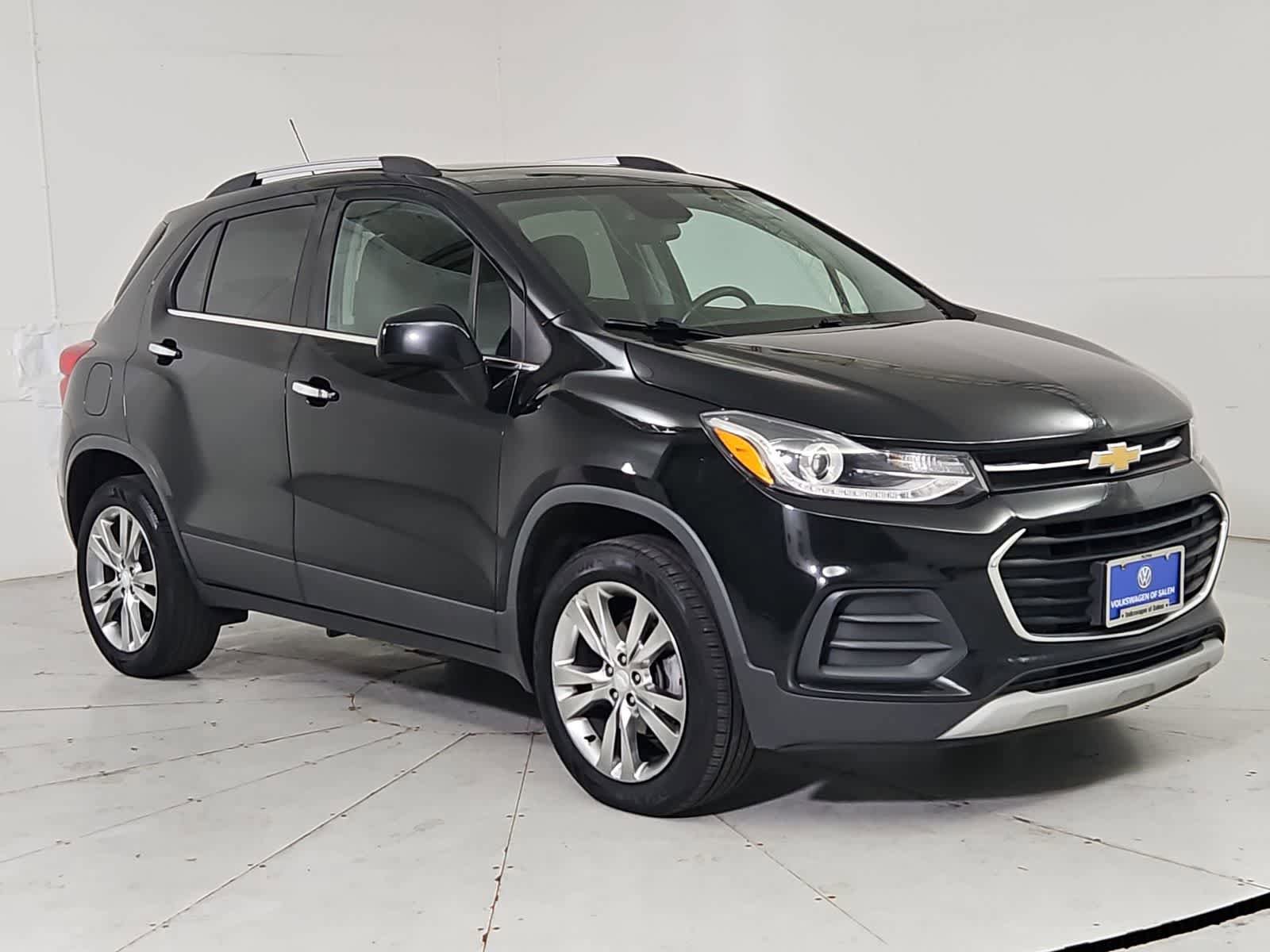 Used 2020 Chevrolet Trax LT w/ Sun & Sound Package AWD/4WD image 8