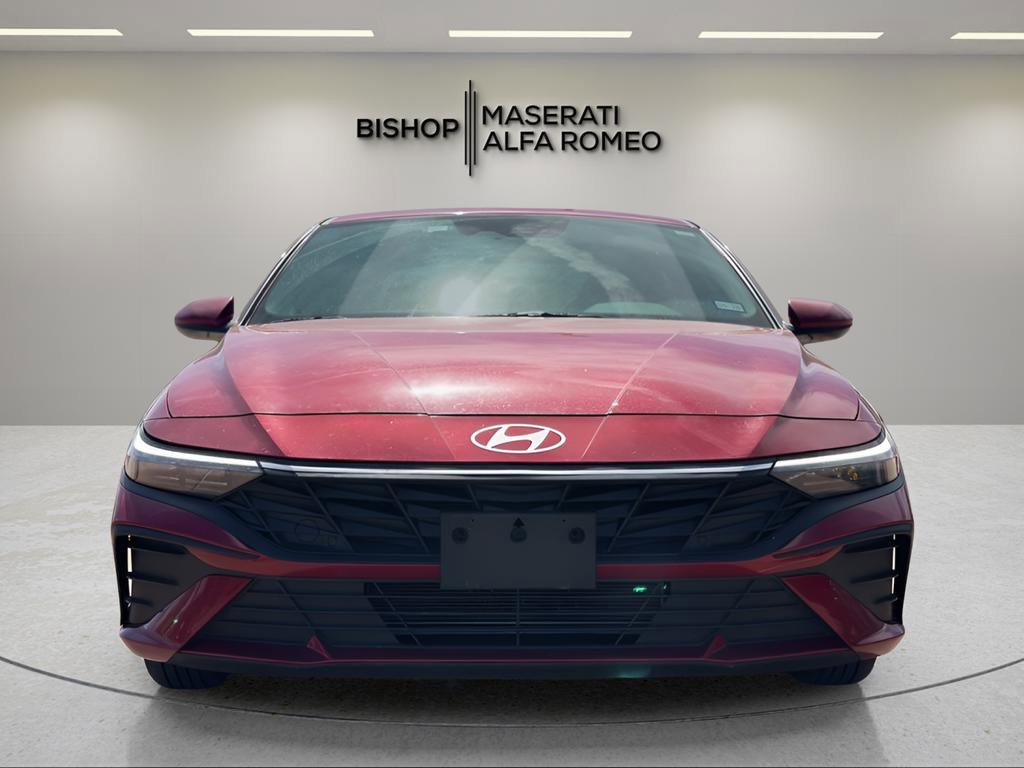 Used 2024 Hyundai Elantra SE FWD image 2