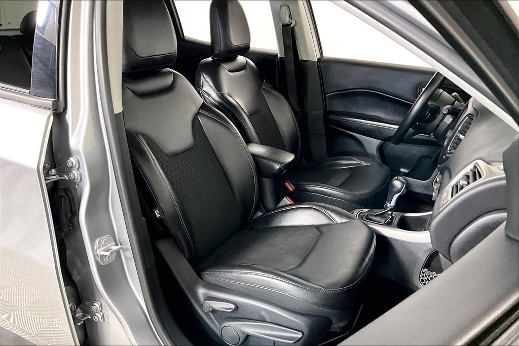 Used 2018 Jeep Compass Latitude w/ Cold Weather Group image 7