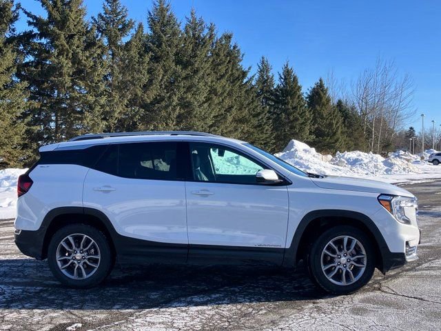 Used 2024 GMC Terrain SLT image 27