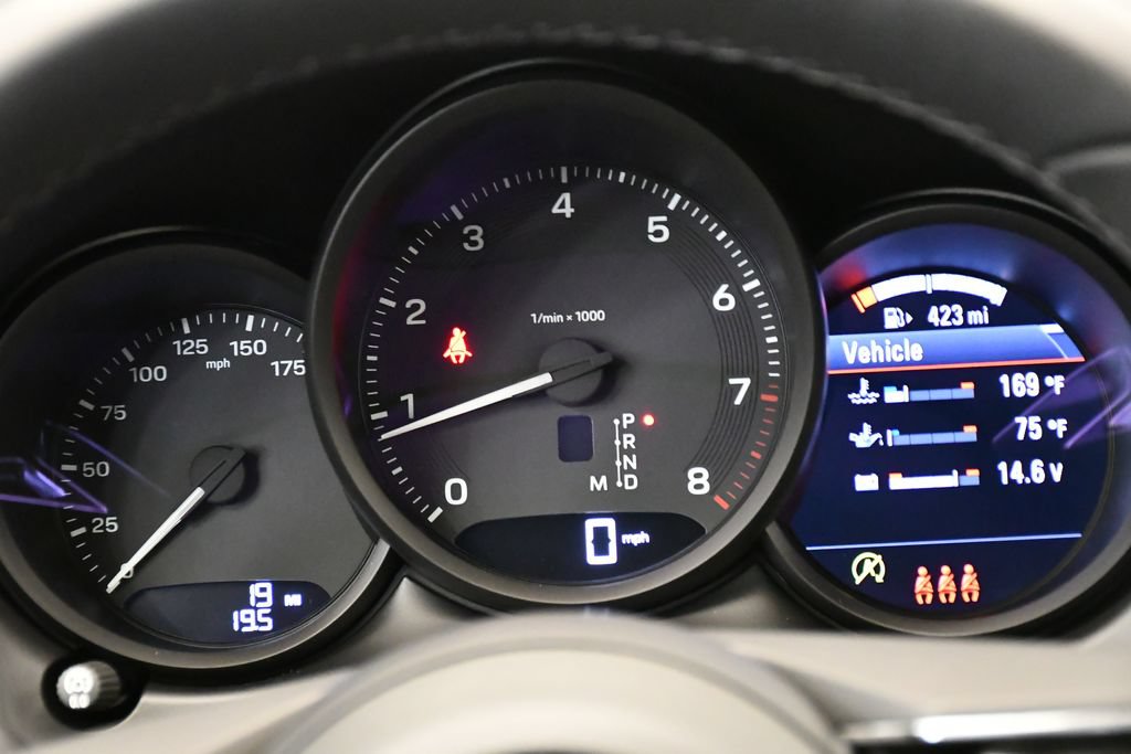 Certified 2026 Porsche Macan Turbo AWD/4WD image 30