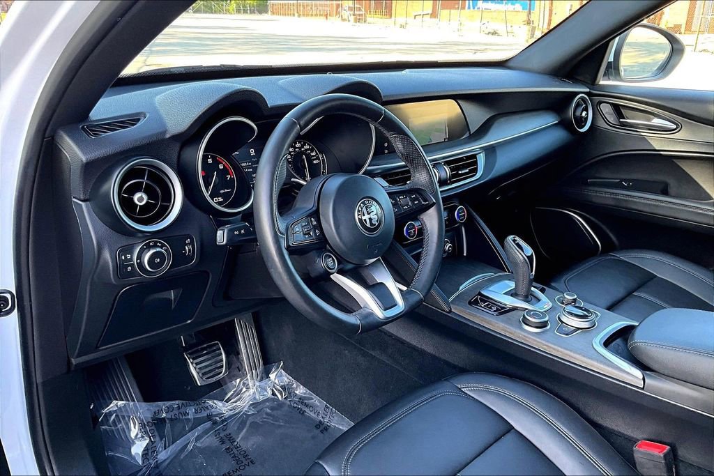 Used 2022 Alfa Romeo Stelvio Ti AWD/4WD image 13