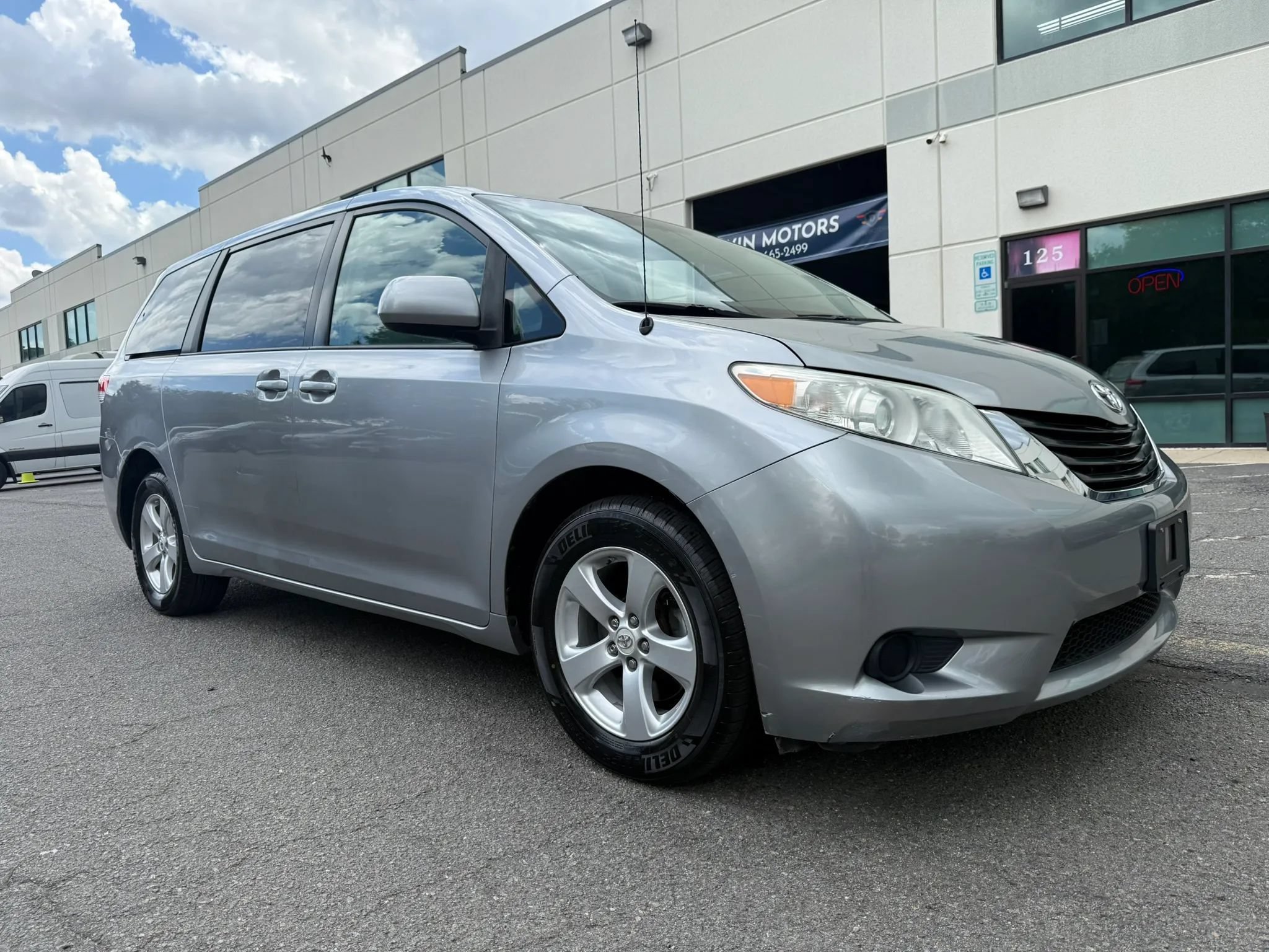 Used 2012 Toyota Sienna LE FWD image 2
