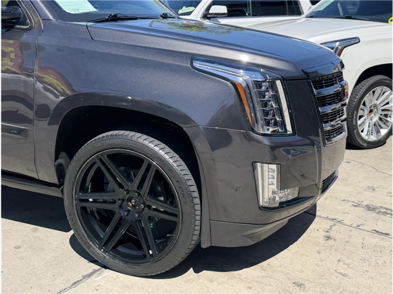 Used 2018 Cadillac Escalade Premium Luxury AWD/4WD image 7